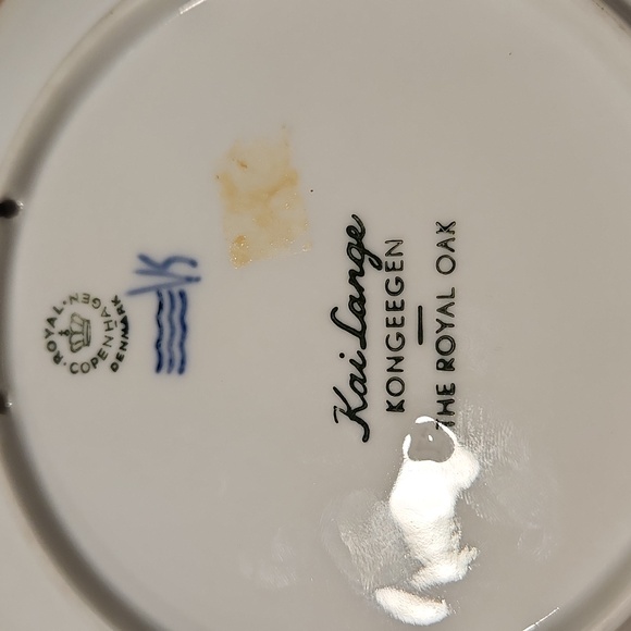 Vintage 1967 Royal Copenhagen Porcelain The Royal Oak Collectible Plate - Picture 3 of 4